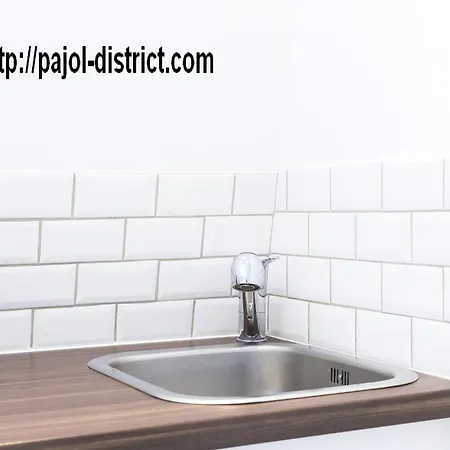 Cosy And Shiny Studio Pajol Apartment *
